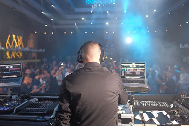 די גיי לחתונה-אלי רואש | תקליטן לחתונה מוביל בחיפה והקריות במחיר פצצה