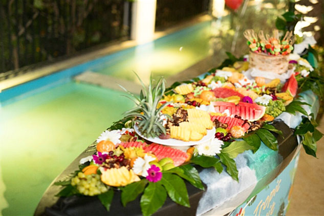 קייאק פירות פינוקים ואטרקציות לחתונה בשרון-Tropic fruit 